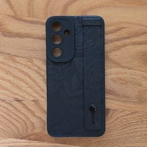 Matte Floral Samsung S25+ Case With Strap